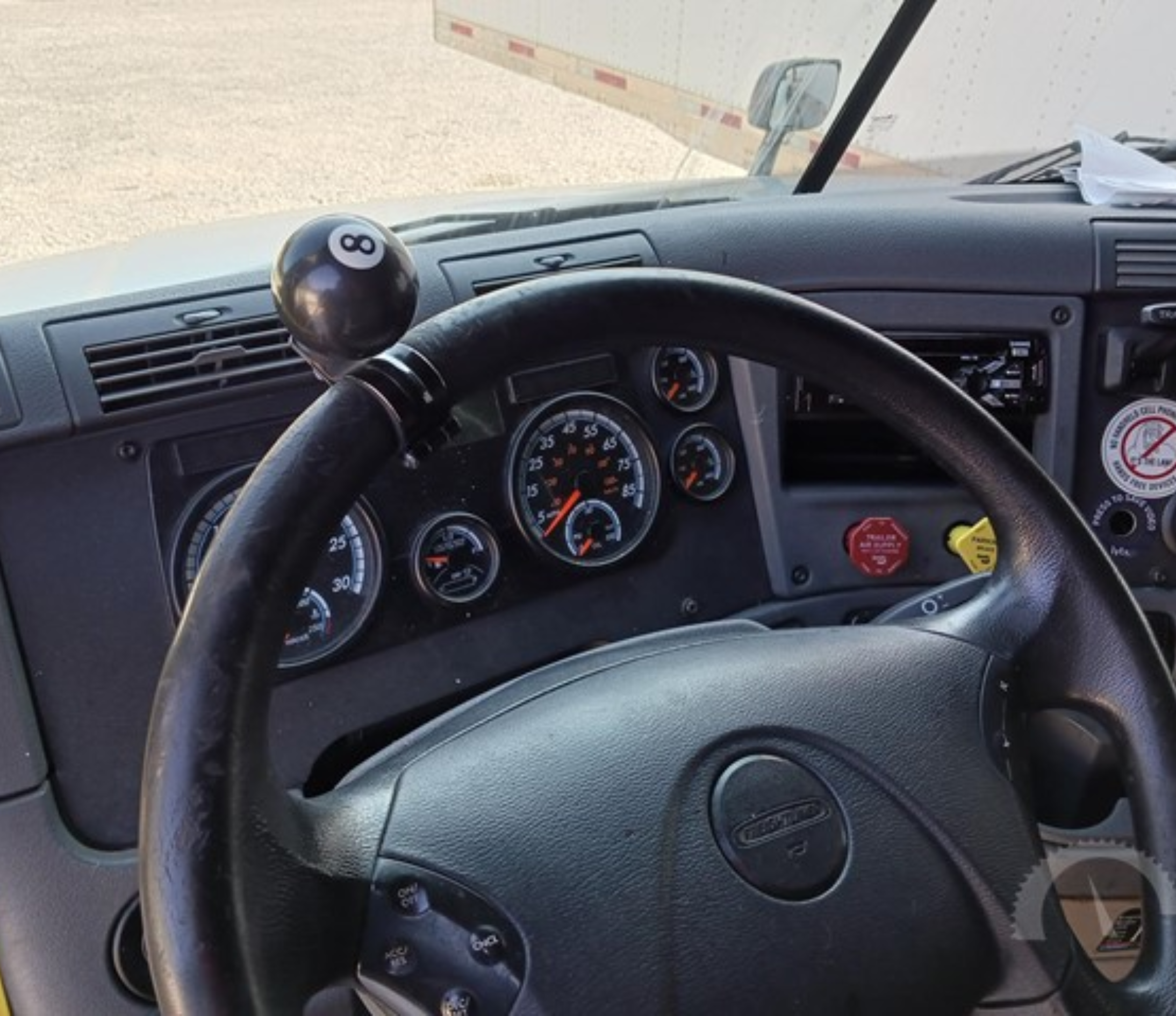 2018 FREIGHTLINER CASCADIA 125 - Image 4