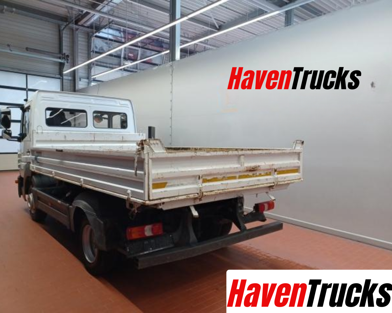 Mercedes-Benz Atego 818 K 4x2 Three-Way Dump Truck - Image 3