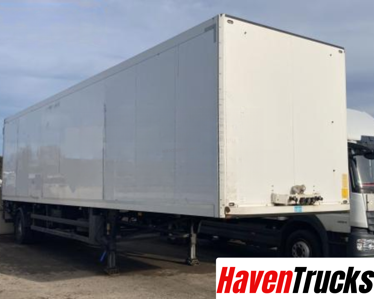 SK010 FP45 COOL Plywood Box-Body Semitrailer with Loading Tailgate